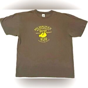 Old Navy short sleeve t-shirt with boxing graphic. Mens Size large